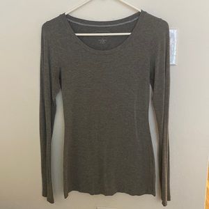Small grey long sleeve Maurices